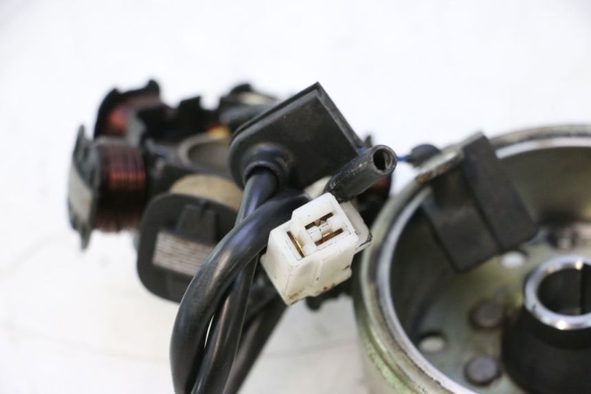 photo de ESTATOR PEUGEOT LUDIX ONE 50 (2004 - 2013) - Primer plano técnico