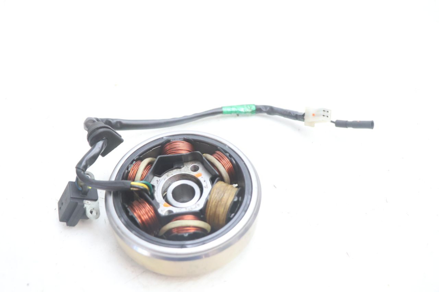 photo de ESTATOR SYM MIO 50 (2005 - 2010) - Otra perspectiva