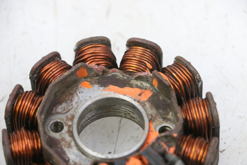 photo de ROTOR ESTATOR PIAGGIO MP3 125 (2006 - 2014) - Detalles de los puntos de fijación