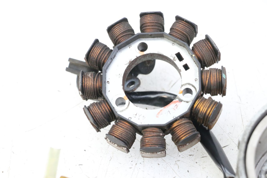 photo de ROTOR ESTATOR MBK MW TRYPTIK 125 (2014 - 2016) - Primer plano técnico