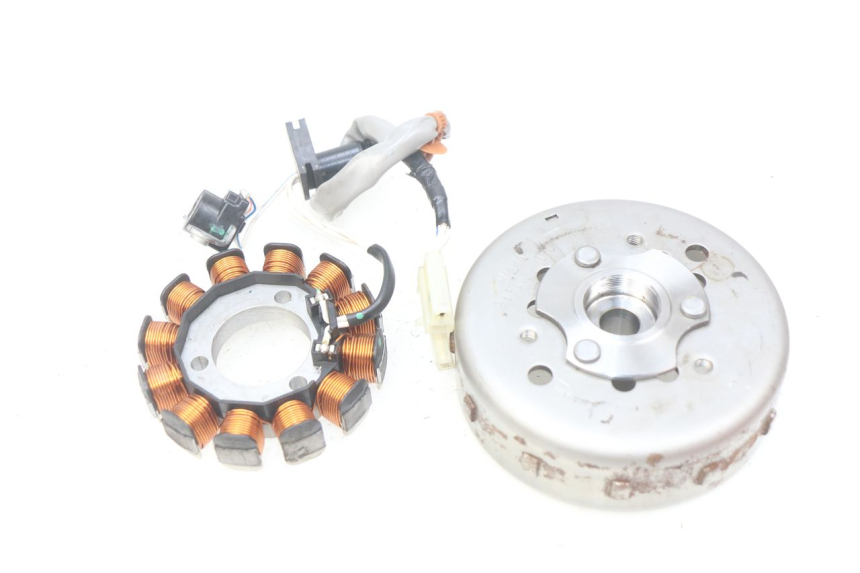 photo de ESTATOR YAMAHA N-MAX NMAX 125 (2017 - 2020) - Primer plano técnico