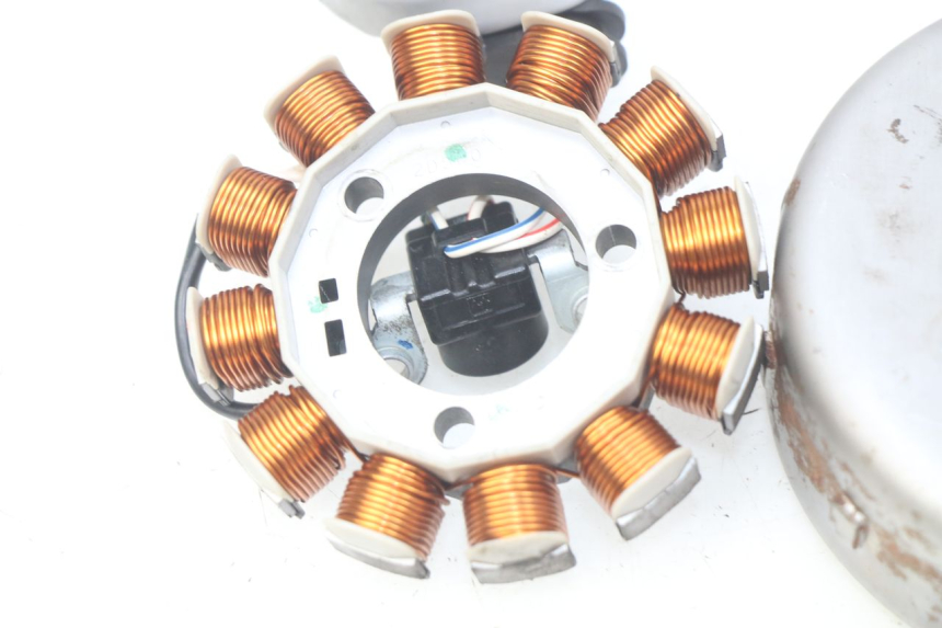 photo de ESTATOR YAMAHA N-MAX NMAX 125 (2017 - 2020) - Detalles de los puntos de fijación