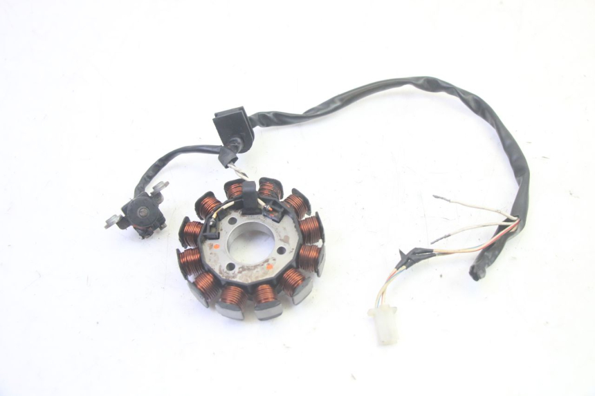 photo de ESTATOR YAMAHA NEOS NEO'S 4T 50 (2008 - 2016) - Primer plano técnico