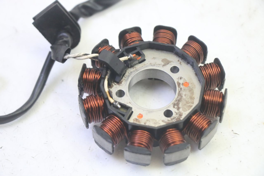 photo de ESTATOR YAMAHA NEOS NEO'S 4T 50 (2008 - 2016) - Detalles de los puntos de fijación