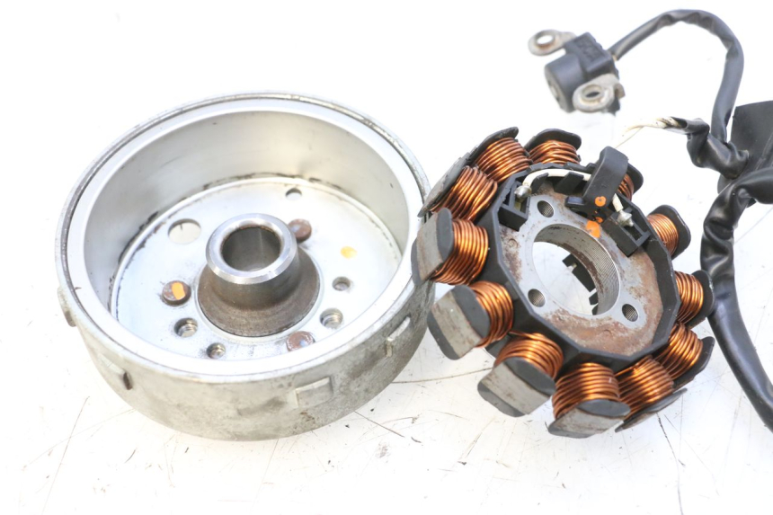 photo de ESTATOR YAMAHA NEOS NEO'S 4T 50 (2008 - 2016) - Zoom estado de uso