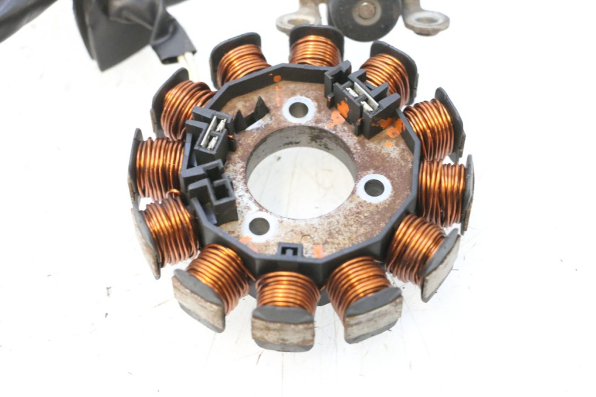 photo de ESTATOR YAMAHA NEOS NEO'S 4T 50 (2008 - 2016) - Detalles de los puntos de fijación