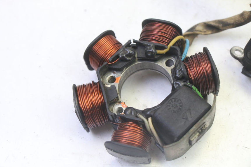 photo de ESTATOR PIAGGIO NEW TYPHOON 50 (2010 - 2017) - Detalles de los puntos de fijación