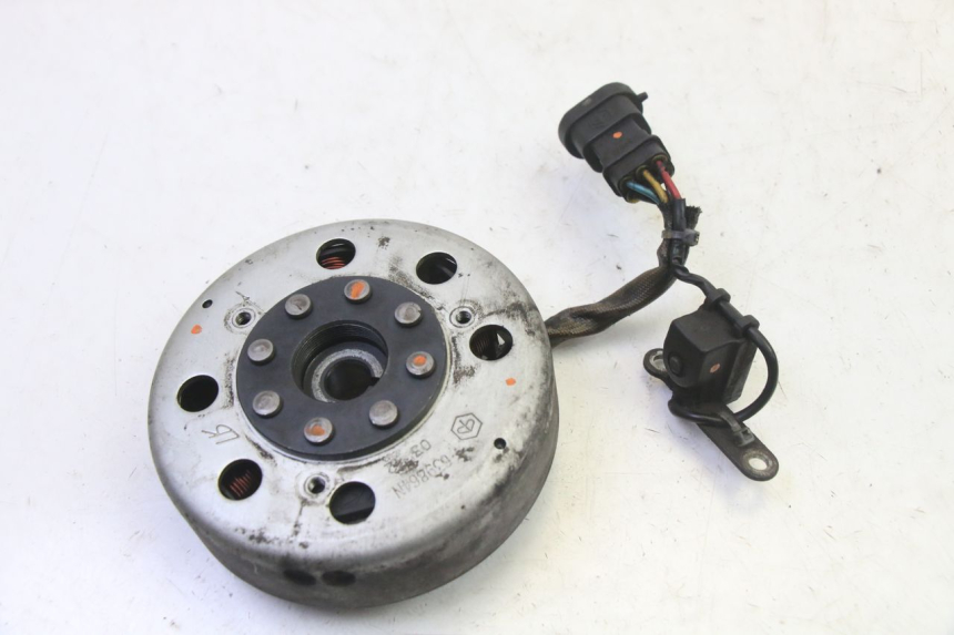 photo de ESTATOR PIAGGIO NEW TYPHOON 50 (2010 - 2017) - Otra perspectiva