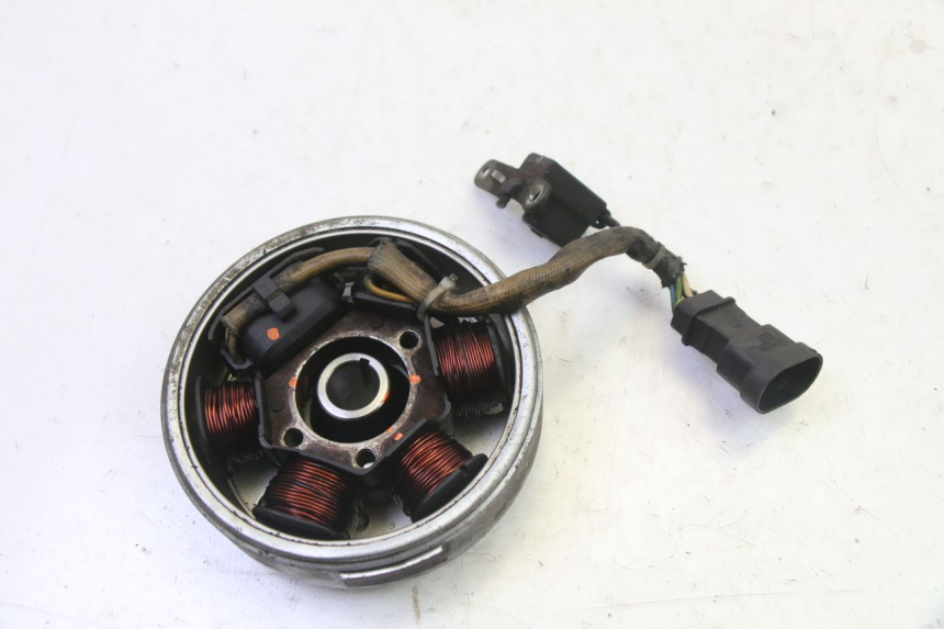 photo de ESTATOR PIAGGIO NEW TYPHOON 50 (2010 - 2017) - Primer plano técnico