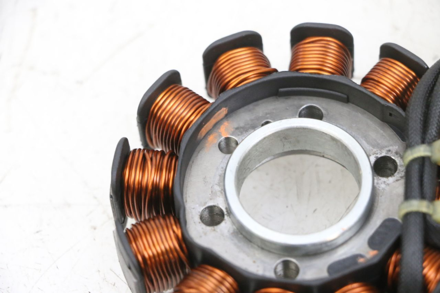 photo de ESTATOR PIAGGIO NEW TYPHOON 50 (2018 - 2021) - Zoom sobre los componentes