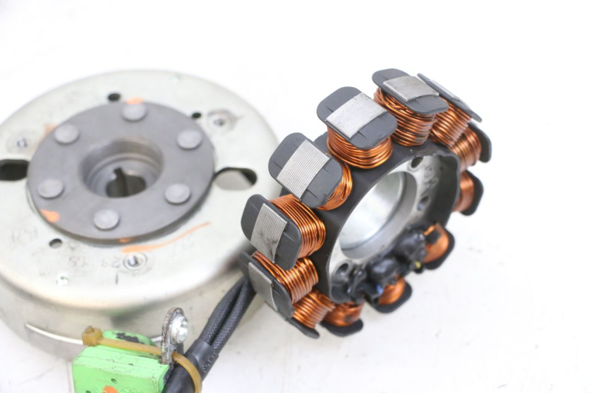 photo de ESTATOR PIAGGIO NEW TYPHOON 50 (2018 - 2021) - Detalles de los puntos de fijación