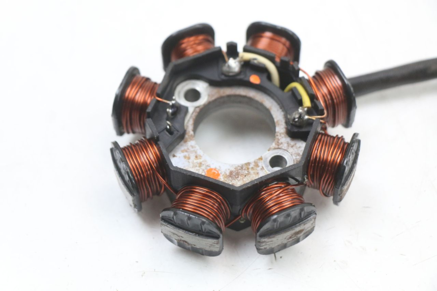 photo de ESTATOR SYM ORBIT 50 (2008 - 2010) - Detalles de los puntos de fijación