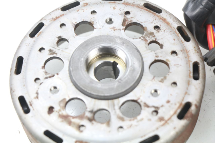 photo de ESTATOR HONDA PCX (JF57/JF64) 125 (2014 - 2018) - Otra perspectiva