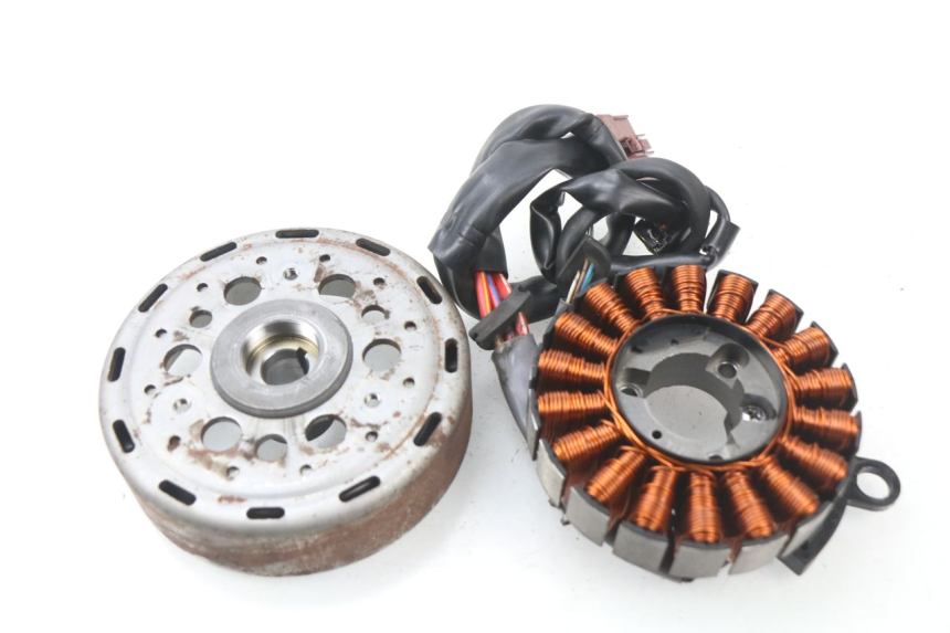 photo de ESTATOR HONDA PCX (JF57/JF64) 125 (2014 - 2018) - Primer plano técnico