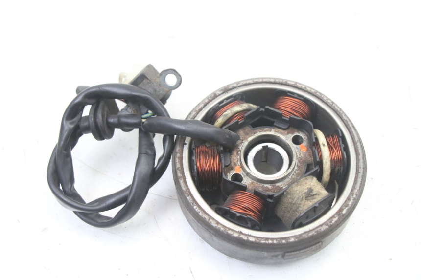 photo de ROTOR ESTATOR PEUGEOT KISBEE 2T 50 (2010 - 2017) - Otra perspectiva