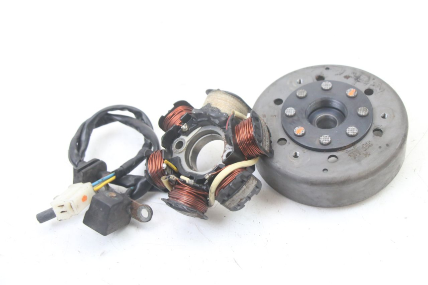 photo de ROTOR ESTATOR PEUGEOT KISBEE 2T 50 (2010 - 2017) - Primer plano técnico