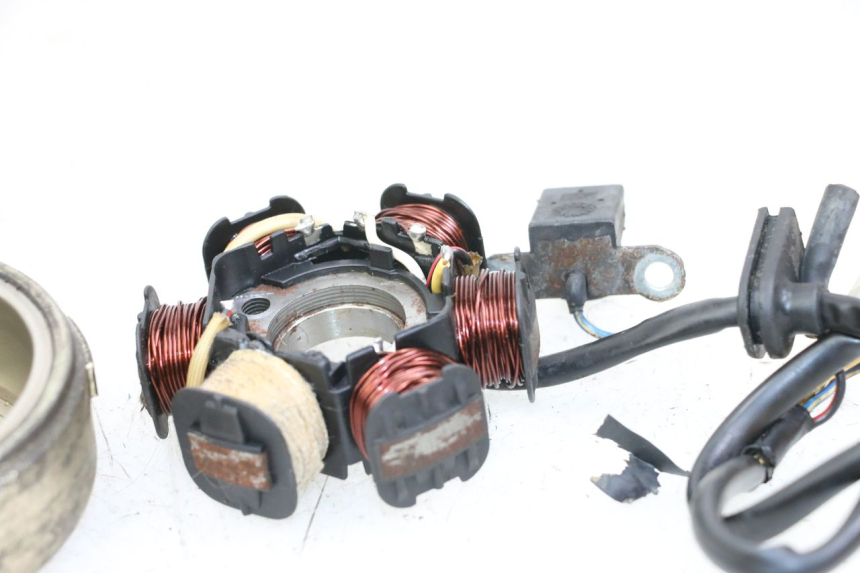 photo de ESTATOR PEUGEOT LUDIX 50 (2008 - 2017) - Otra perspectiva