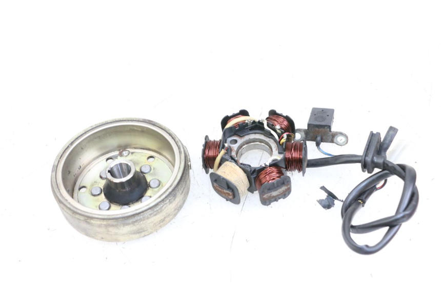 photo de ESTATOR PEUGEOT LUDIX 50 (2008 - 2017) - Primer plano técnico