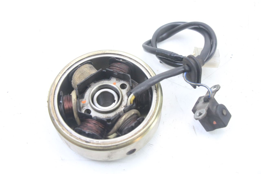 photo de ESTATOR PEUGEOT LUDIX ONE 50 (2005 - 2008) - Primer plano técnico