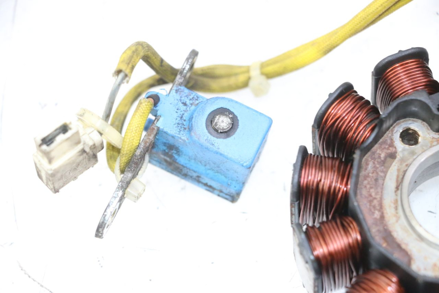 photo de ESTATOR PIAGGIO VESPA LX 150 (2005 - 2013) - Detalles de los puntos de fijación