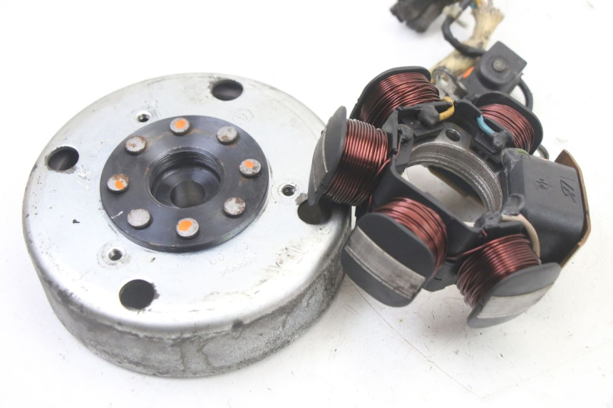 photo de ROTOR ESTATOR PIAGGIO VESPA S 2T 50 (2007 - 2014) - Primer plano técnico