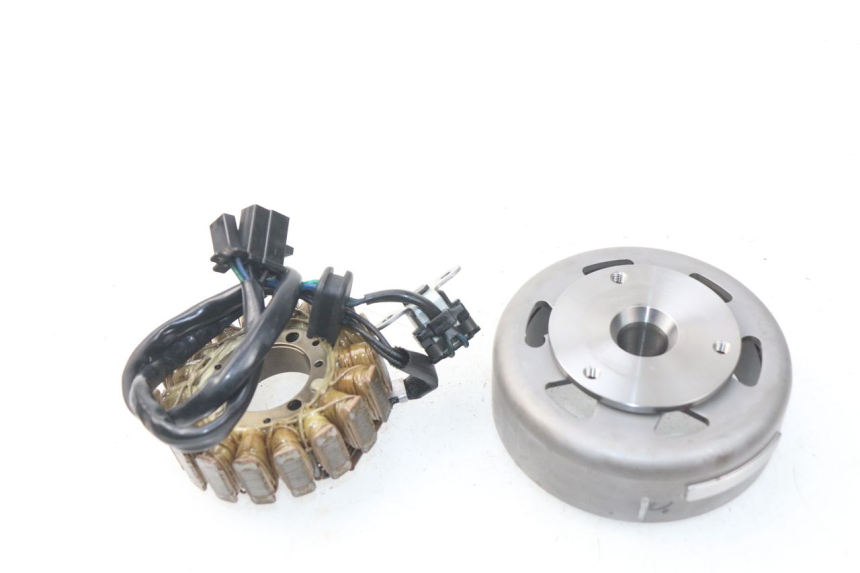 photo de ESTATOR SUZUKI RV VAN VAN 125 (2003 - 2008) - Detalles de los puntos de fijación