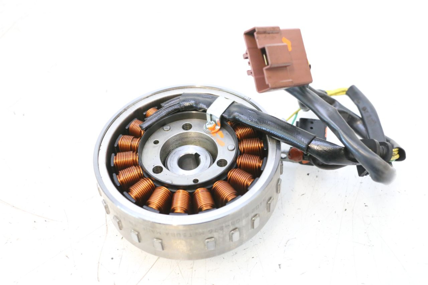 photo de ESTATOR PEUGEOT SATELIS COMPRESSOR K15 125 (2006 - 2009) - Zoom estado de uso