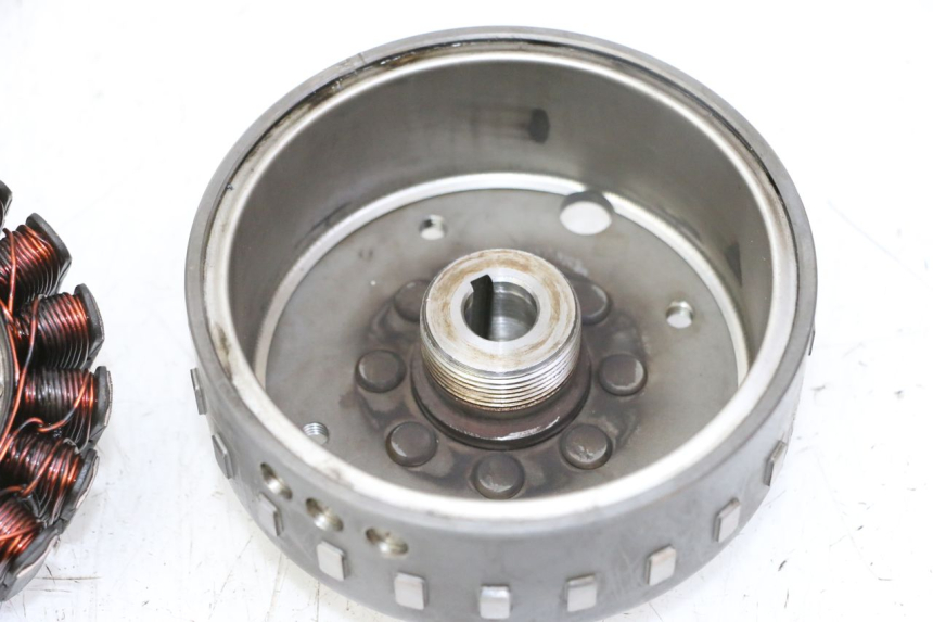 photo de ESTATOR PEUGEOT SATELIS 125 (2013 - 2018) - Características distintivas