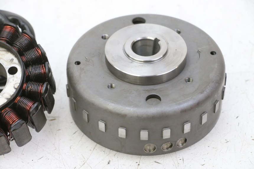 photo de ESTATOR PEUGEOT SATELIS 125 (2013 - 2018) - Primer plano técnico