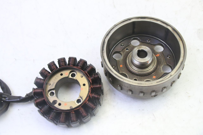 photo de ESTATOR PEUGEOT SATELIS 125 (2013 - 2018) - Otra perspectiva