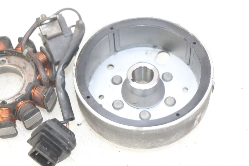 photo de ROTOR ESTATOR APRILIA SCARABEO 100 (2003 - 2012) - Primer plano técnico