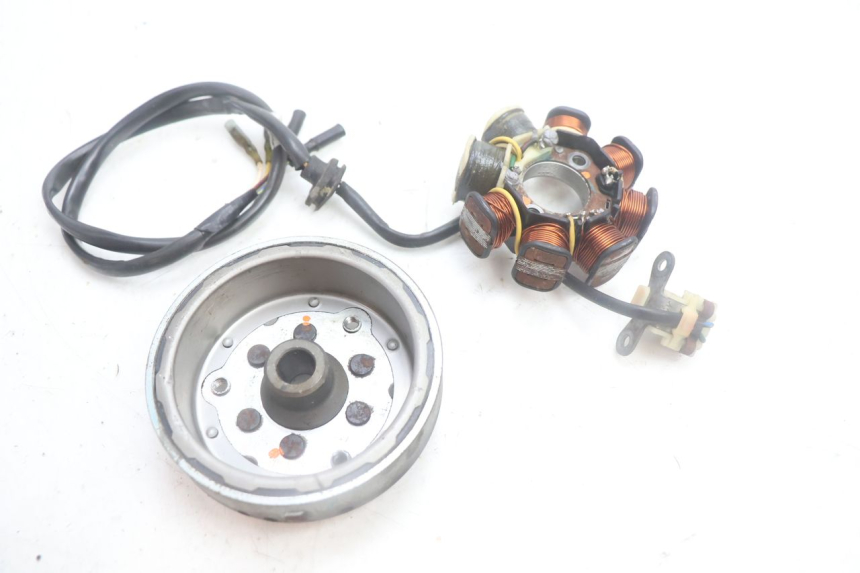 photo de ESTATOR HONDA SCV LEAD 100 (2003 - 2007) - Detalle de la pieza