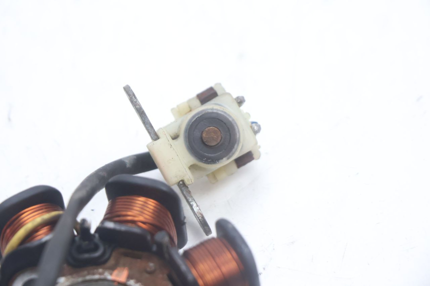 photo de ESTATOR HONDA SCV LEAD 100 (2003 - 2007) - Detalles de los puntos de fijación