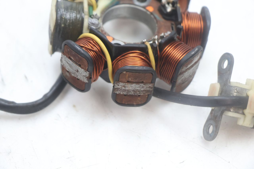 photo de ESTATOR HONDA SCV LEAD 100 (2003 - 2007) - Marcados y referencias originales