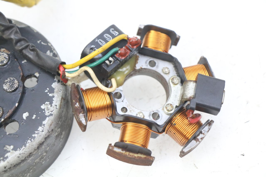 photo de ROTOR ESTATOR DERBI SENDA 50 (2003 - 2005) - Estado de la superficie y material