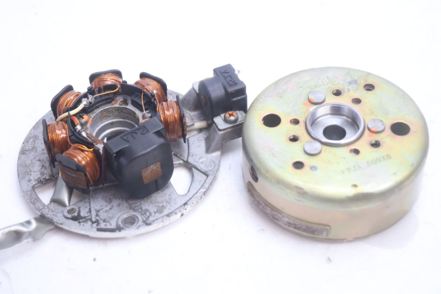 photo de ESTATOR YAMAHA SLIDER 50 (1999 - 2004) - Primer plano técnico