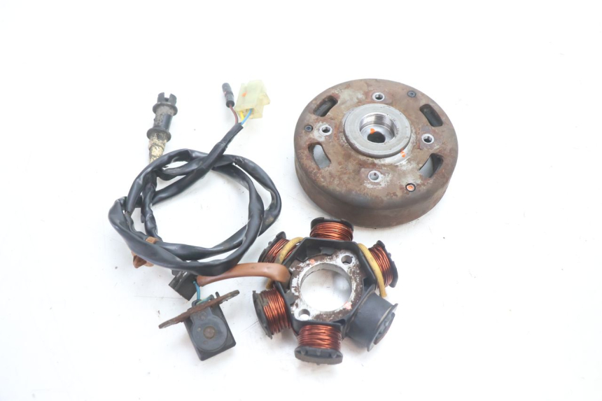 photo de ESTATOR PEUGEOT SPEEDFIGHT 2 AC 50 (2000 - 2009) - Vista principal