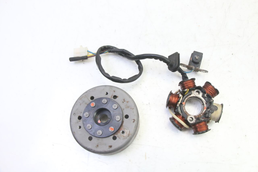 photo de ESTATOR PEUGEOT SPEEDFIGHT 3 AIR 50 (2009 - 2015) - Vista principal