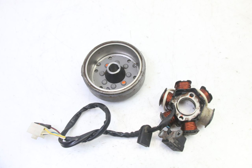 photo de ESTATOR PEUGEOT SPEEDFIGHT 3 AIR 50 (2009 - 2015) - Detalle de la pieza