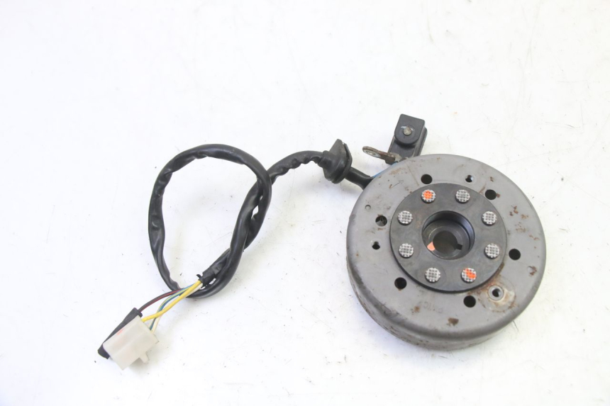 photo de ESTATOR PEUGEOT SPEEDFIGHT 3 AIR 50 (2009 - 2015) - Zoom estado de uso