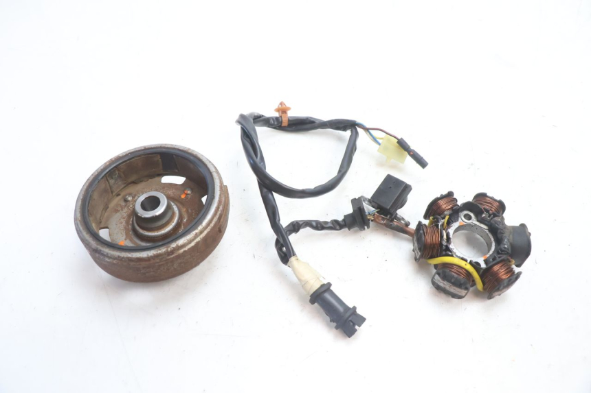photo de ESTATOR PEUGEOT SPEEDFIGHT LC 50 (1996 - 2002) - Detalle de la pieza
