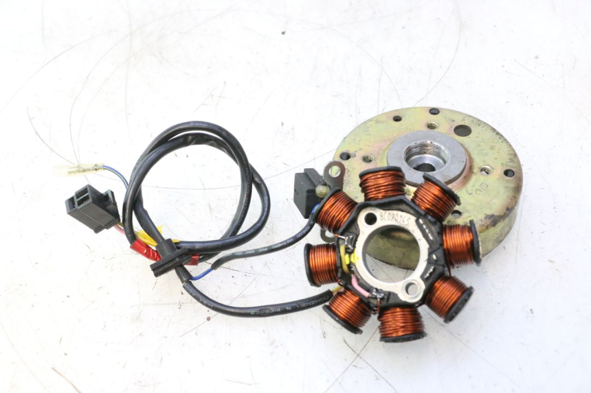 photo de ESTATOR KYMCO SUPER 8 2T 50 (2007 - 2013) - Detalles de los puntos de fijación
