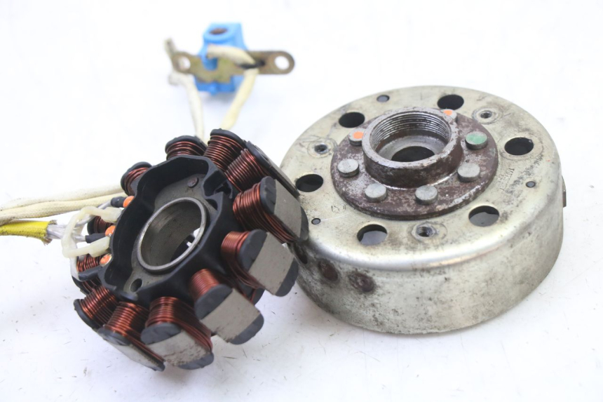 photo de ESTATOR PIAGGIO SUPER LX 125 (2000 - 2003) - Primer plano técnico