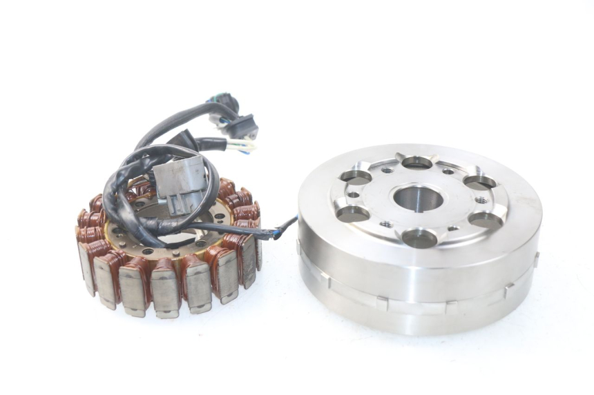 photo de ESTATOR YAMAHA TDM ABS 900 (2002 - 2014) - Primer plano técnico