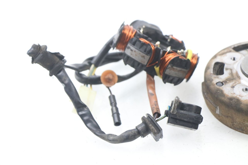 photo de ESTATOR PEUGEOT TREKKER TKR 50 (2005 - 2014) - Estado de la superficie y material