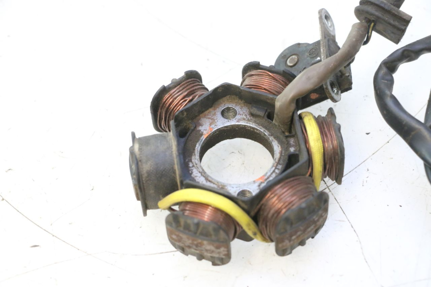 photo de ESTATOR PEUGEOT TREKKER 50 (1995 - 2004) - Zoom estado de uso