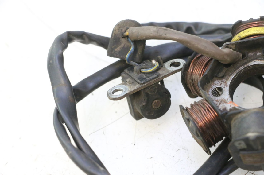 photo de ESTATOR PEUGEOT TREKKER 50 (1995 - 2004) - Detalles de los puntos de fijación