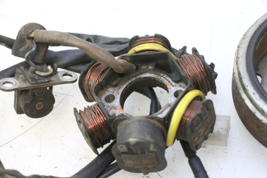 photo de ESTATOR PEUGEOT TREKKER 50 (1995 - 2004) - Recambio usado revisado