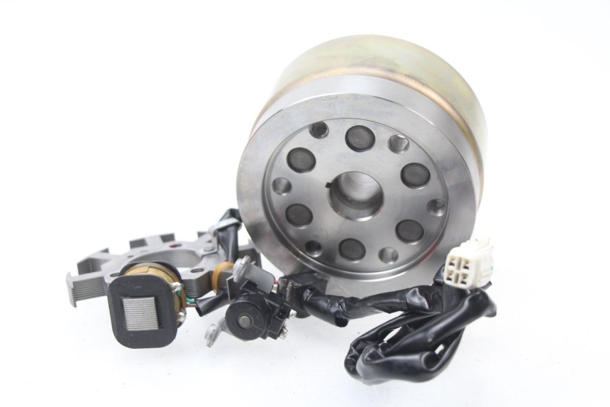 photo de ESTATOR YAMAHA TTR 125 (2000 - 2020) - Primer plano técnico