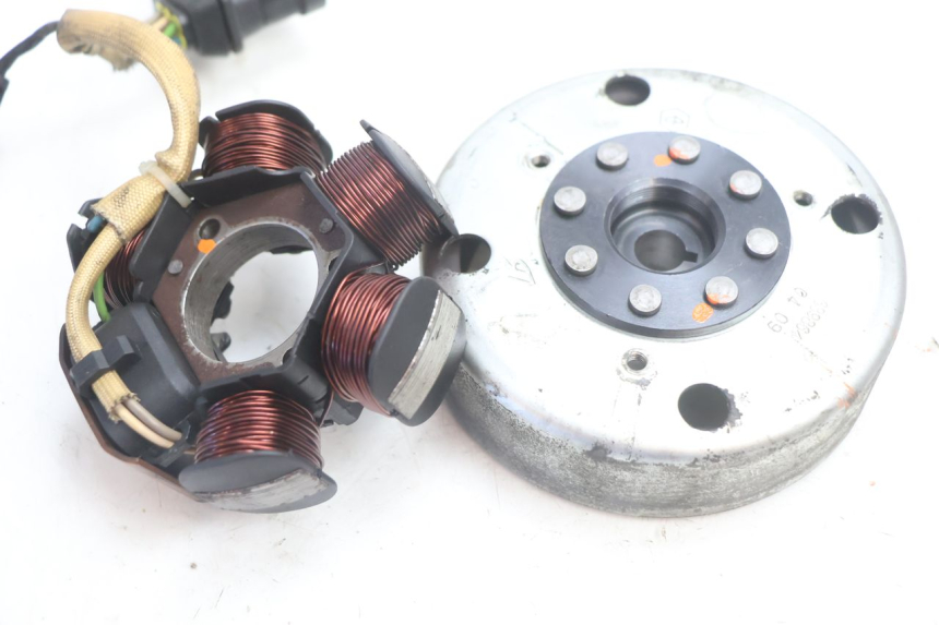 photo de ESTATOR PIAGGIO TYPHOON 50 (2000 - 2009) - Primer plano técnico